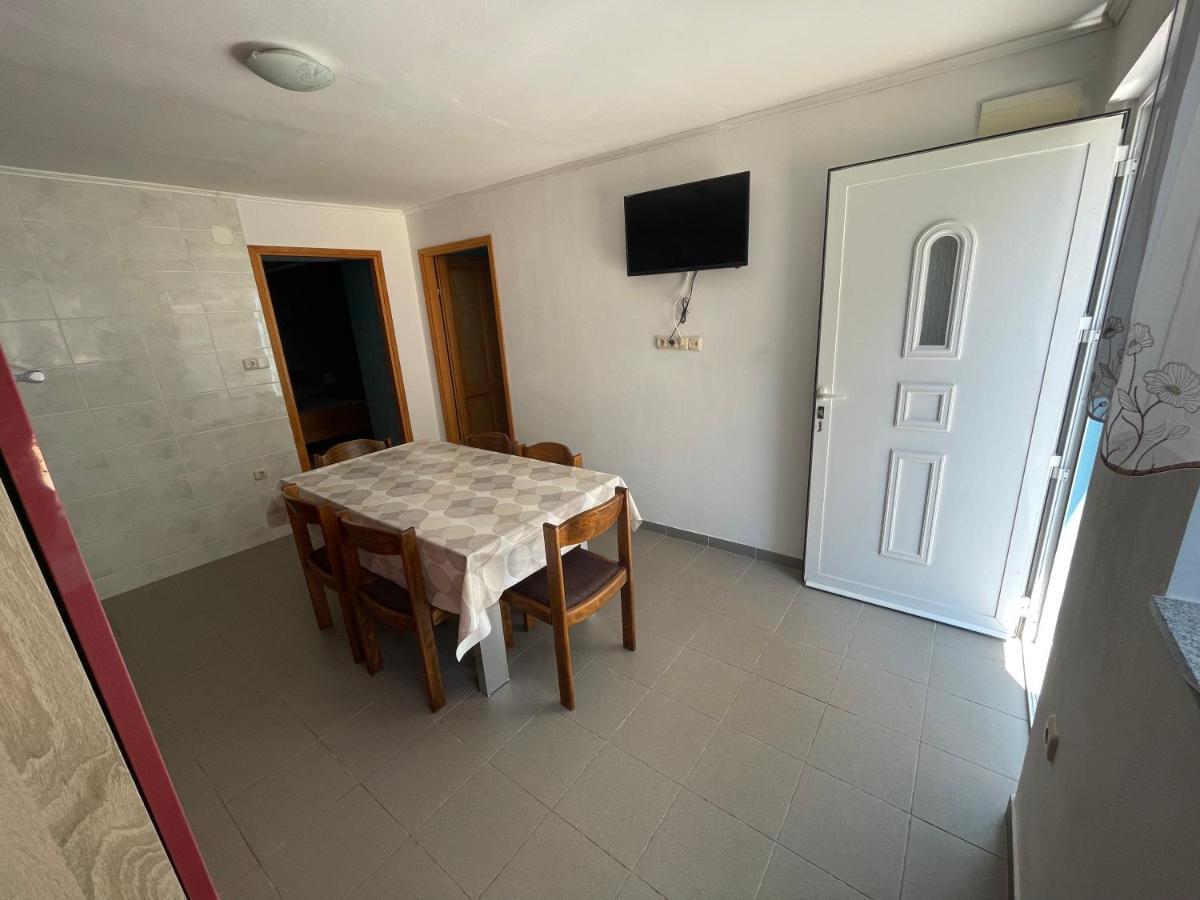 דירות ביבינייה Apartman Ljubica מראה חיצוני תמונה